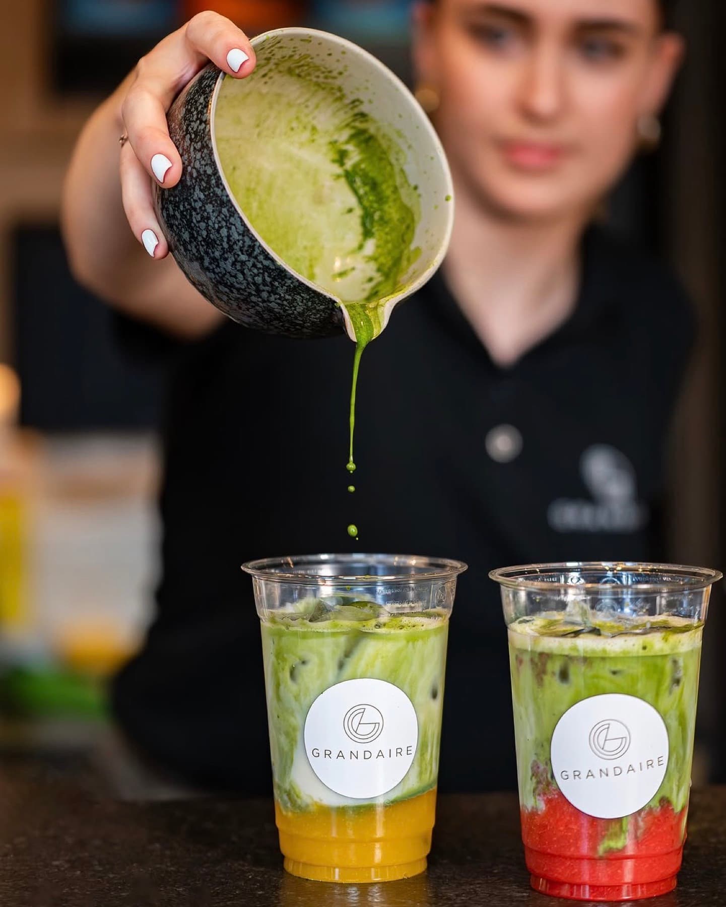 Zubereitung von Matcha im Café Grandaire